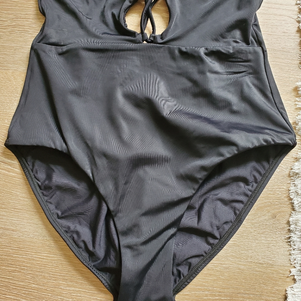 PilyQ Norah One Piece Open Back Swimsuit Black size Large - Picture 10 of 10
